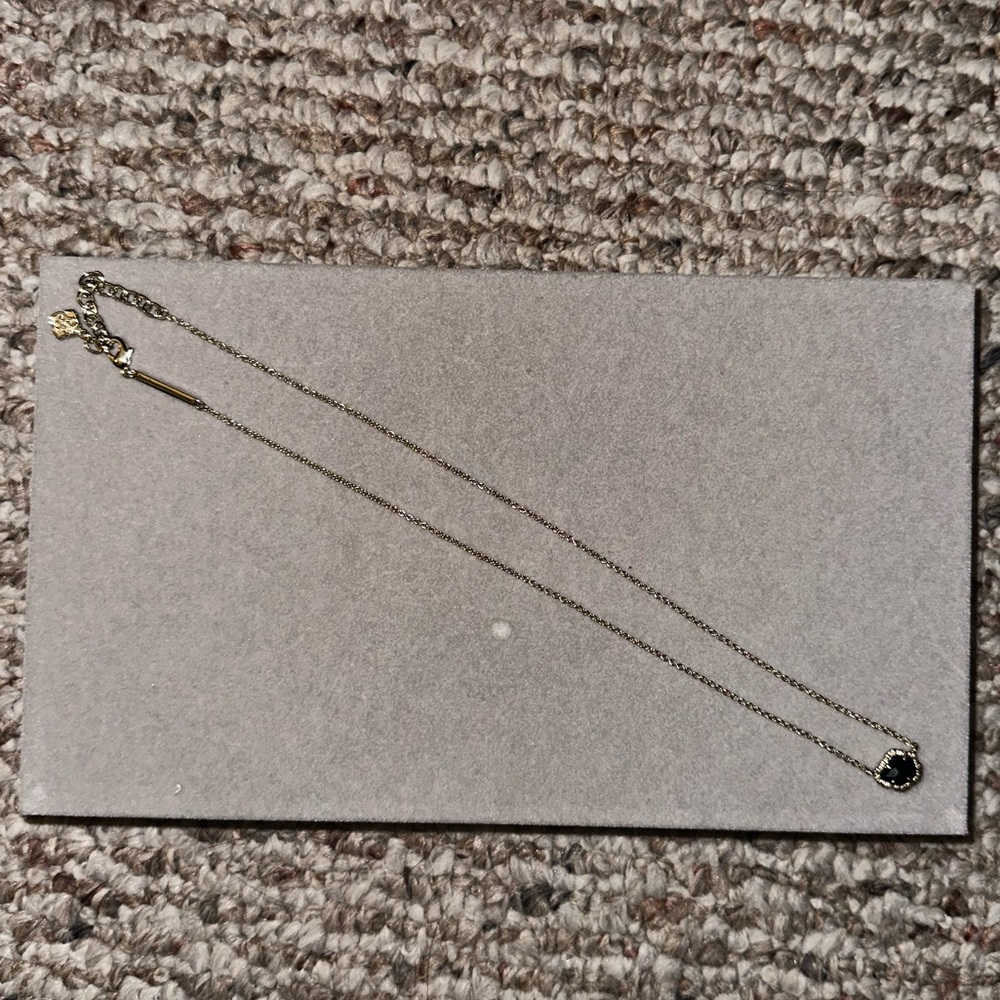 KENDRA SCOTT gold necklace w/ black pendant